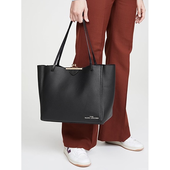 Marc Jacob’s Kiss Lock Tote - Picture 2 of 6